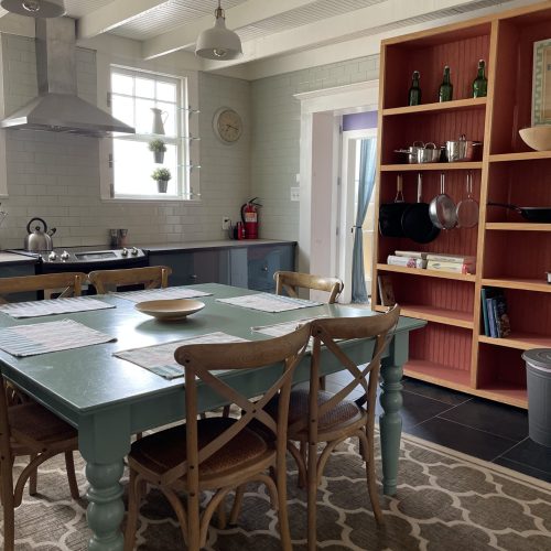OldTownSecretChef-Fully equipped kitchen-wall